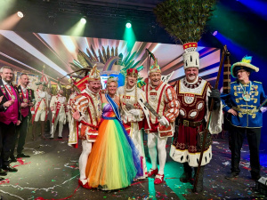 Sitzungsparty 2025: KG Regenbogen ernennt Kölner Dreigestirn zu Ehrenmitgliedern
