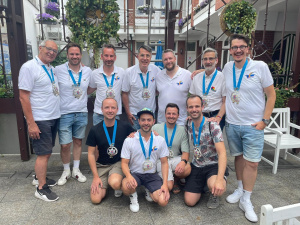 Der Vorstand der KG Regenbogen konnte auch vier neue Aktivenorden an Mitglieder vergeben.